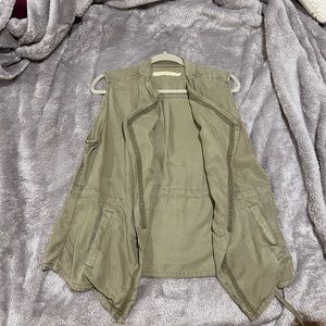 Olive Green Casual Wear Vest. Size medium.